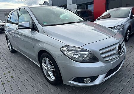 Mercedes-Benz B 180 BLUEEFFICIENCY) 7G-DCT/TÜV Neue/ 1 Hand
