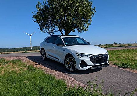 Audi e-tron 55 quattro S line 22" B&O Pano AHK