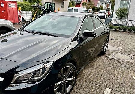 Mercedes-Benz CLA 180 (117.342)