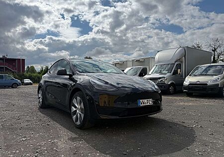 Tesla Model Y Basis RWD