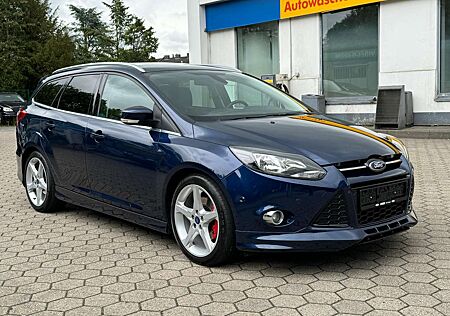 Ford Focus Titanium 1. HAND TÜV NEU 8 FACH BEREIFT