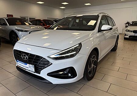 Hyundai i30 Trend*LED*Navi*R.Cam*SHZ*PDC*CarPlay*Navi*1H
