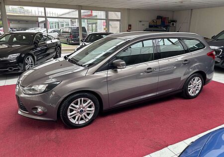 Ford Focus TurnierTitanium NAVI+LEDER+KAM+PDC+ALU+SHZ