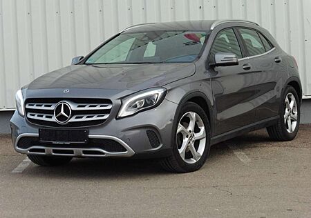 Mercedes-Benz GLA 220 d 4MATIC DCT LED Navi Teilleder AHK 18"