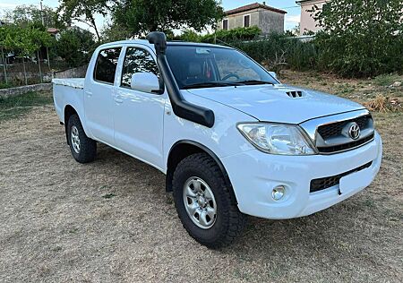 Toyota Hilux 4x4 Double Cab 156000 KM TÜV10.2026