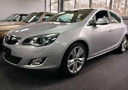 Opel Astra J Cosmo AUTOM KAMERA LEDER SD 1.HAND!VOLL