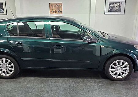 Opel Astra 1.6 Limo Edition AHK Klima TÜV 11/2027