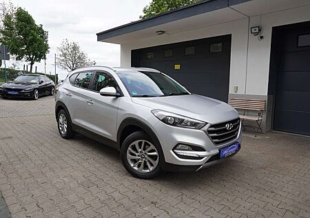 Hyundai Tucson 1.7 CRDi blue Intro Edition NAVI+KAMERA+AHK+ALu1Hd