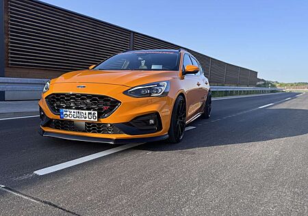 Ford Focus Turnier 2.3 EcoBoost S&S ST mit Styling-Paket