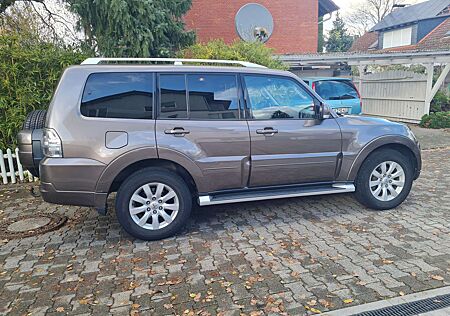 Mitsubishi Pajero 3.2 DI-D Automatik Limited Edition
