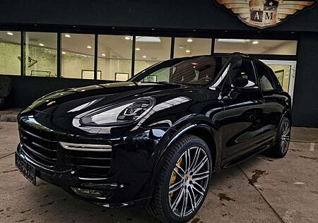 Porsche Cayenne Turbo S SPORT/KAMERA/PANO/BURMESTER/21"