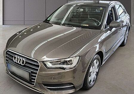 Audi A3 Sportback ambiente 1.Hand*Xenon*AHK*SHZ*PDC*
