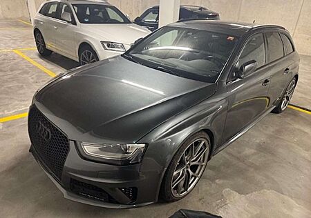 Audi RS4 Avant S tronic