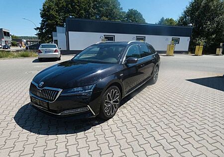 Skoda Superb Combi L&K 2.0TDI DSG Navi Matrix AHK Pano
