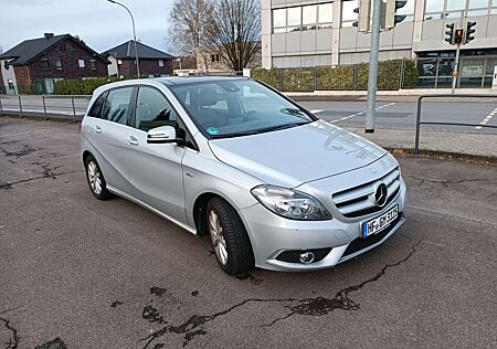 Mercedes-Benz B 180 BlueEffciency-AMG Linie Chrom-Spiegel-Licht Paket