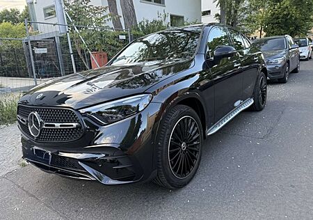 Mercedes-Benz GLC 300 4Matic Coupe AMG*PANO* H.UP*AIRMATIC