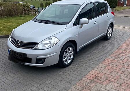 Nissan Tiida Super gepflegt u. wenig Kilometer