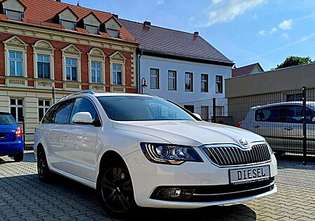 Skoda Superb Combi 2.0 TDI Automatik *Xenon*PDC*Pano*Klimaaut.*