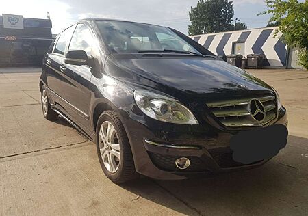 Mercedes-Benz B 180 (BlueEFFICIENCY) 7G-DCT