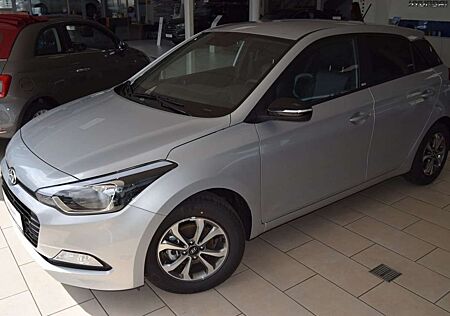 Hyundai i20 1.2 Passion -SITZHZ-PDC-KLIMA-