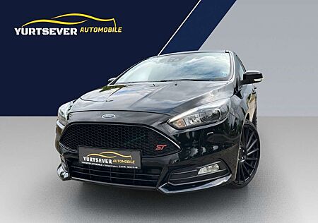 Ford Focus Lim. ST*PDC*LED*SHZ*CARPLAY*ALU*NAVI*KLIMA