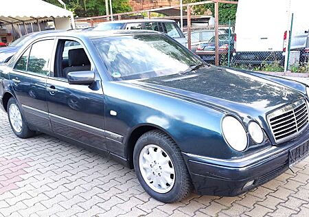 Mercedes-Benz E 200 E-Klasse Elegance Automatik