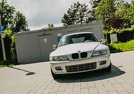 BMW Z3 2,8-Liter-Sechszylindermotor mit 192 PS