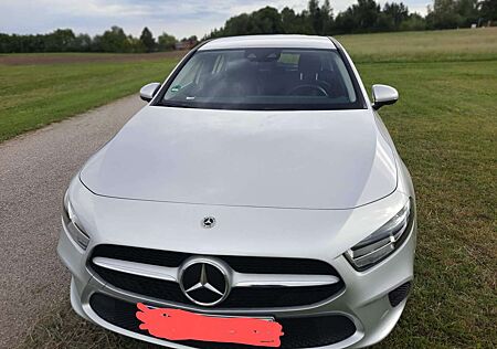 Mercedes-Benz A 180 Sedán