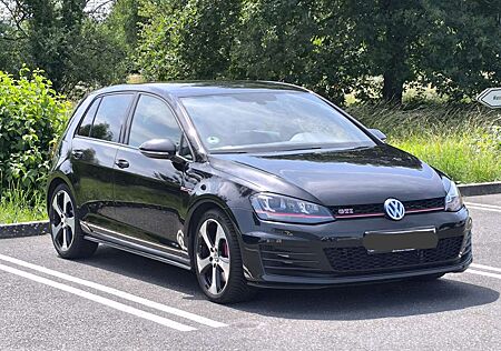 VW Golf GTI Volkswagen Performance BlueMotion Technology
