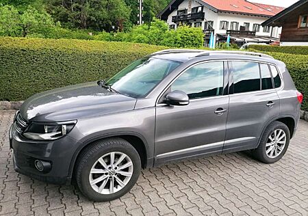VW Tiguan Volkswagen Sport & Style 4Motion *Pano*AHK*SHZ*PDC*Wi-Rä