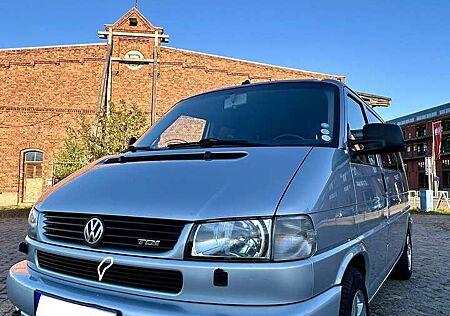 VW T4 Caravelle Volkswagen 2.5l – gepflegter 8-Sitzer mit TÜV