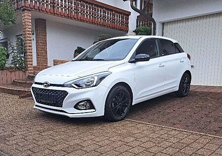 Hyundai i20 blue 1.2 YES!