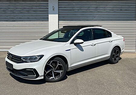 VW Passat Volkswagen LIM*GTE*R LINE3X*PANO*DSG*LED*KAM*AHK*ACC