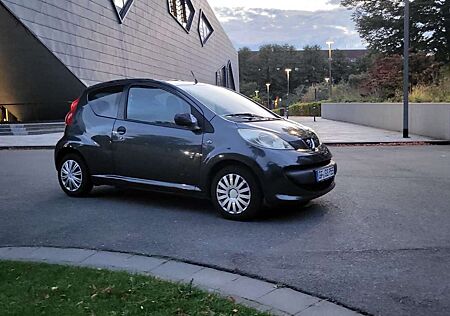 Peugeot 107 70 Filou mit frischen HA/AU
