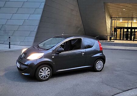 Peugeot 107 70 Filou mit frischen HA/AU