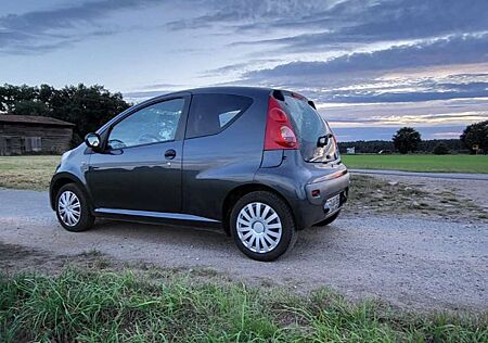 Peugeot 107 70 Filou mit frischen HA/AU