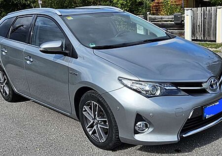 Toyota Auris Touring Sport 1.8 hybrid Lounge