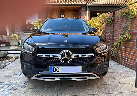 Mercedes-Benz GLA 200 4Matic 8G-DCT