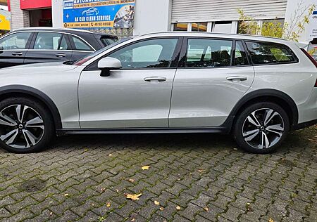 Volvo V60 Cross Country Pro AWD/Harm.Kardon/Pano/HUD