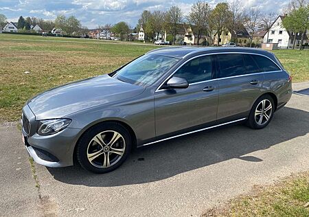 Mercedes-Benz E 220 d. Climatronic. Xenon LED. Navi. AHK.Camera