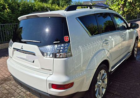 Mitsubishi Outlander 2.2 DI-D 4WD TC-SST Instyle