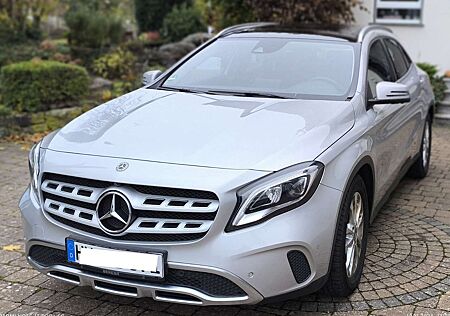 Mercedes-Benz GLA 180 Urban