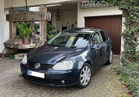 VW Golf Volkswagen 5 *Schiebedach, Einparkhilfe, Navi, Tempomat*