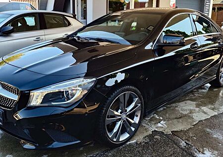 Mercedes-Benz CLA 180 CGI NAVI/TLEDER/SHZ/PDC/BIXENON/TIOP