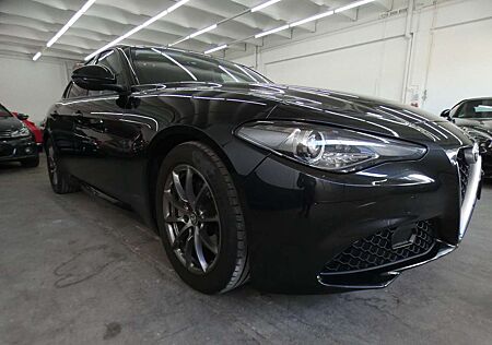 Alfa Romeo Giulia 2.2 DIESEL*NAVI*XENON*PDC*ALU*8AT