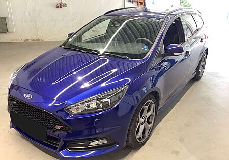 Ford Focus Turnier ST BiXENON SHZ LEDER TÜV+INSP NEU