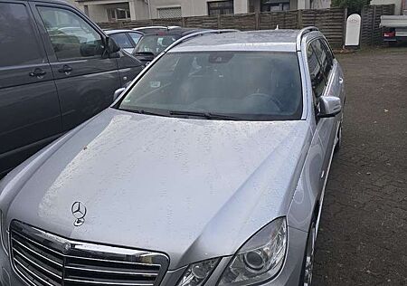 Mercedes-Benz E 200 T CGI BlueEFFICIENCY Automatik Elegance