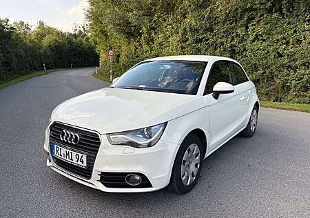 Audi A1 1.6 TDI Attraction LED/Xenon/