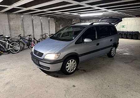 Opel Zafira 1.6 Elegance