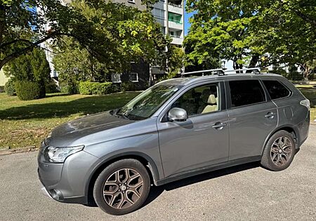 Mitsubishi Outlander 2.2 DI-D 4WD Top